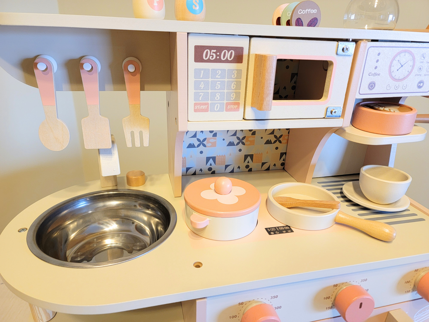 Ensemble de cuisine et de jouets de cuisine interactifs en bois - Édition rose