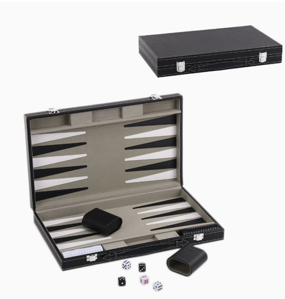 Reisefreundliches Backgammon-Set aus marineblauem Leder – kompakt, faltbar und elegant